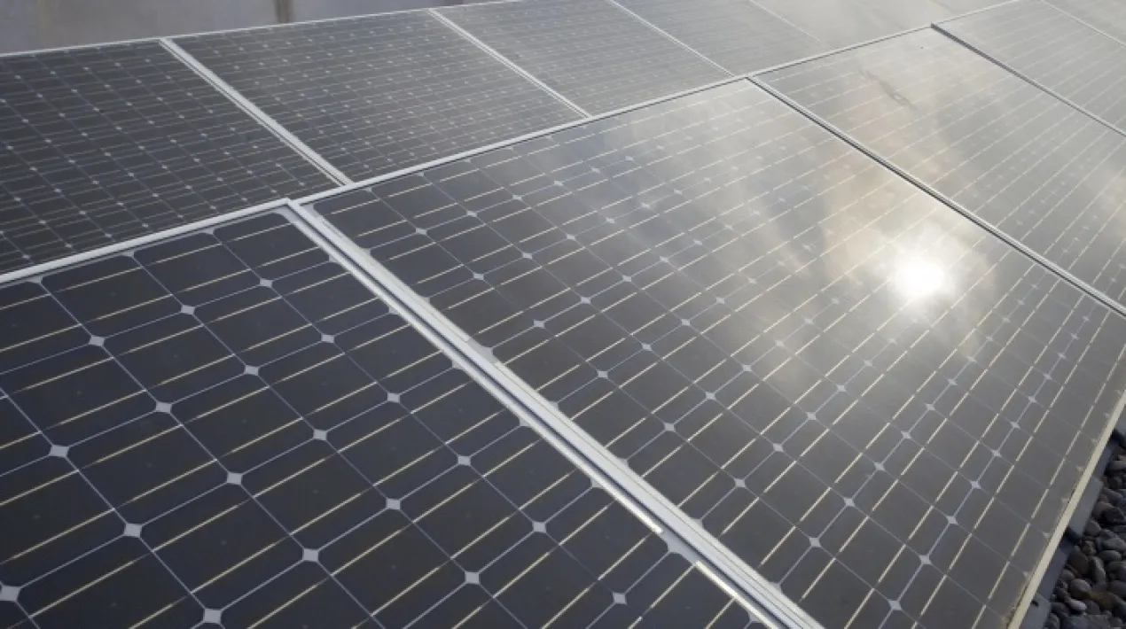 Aclarim possibles dubtes que puguin sorgir a la seva propera reunió de comunitat de veïns on es proposarà la instal·lació de Energia Fotovoltaica a la seva coberta.  Per a poder assistir a la sessió us heu d'apuntar en el següent formulari: És important realitzar la inscripció prèvia.  Veure més