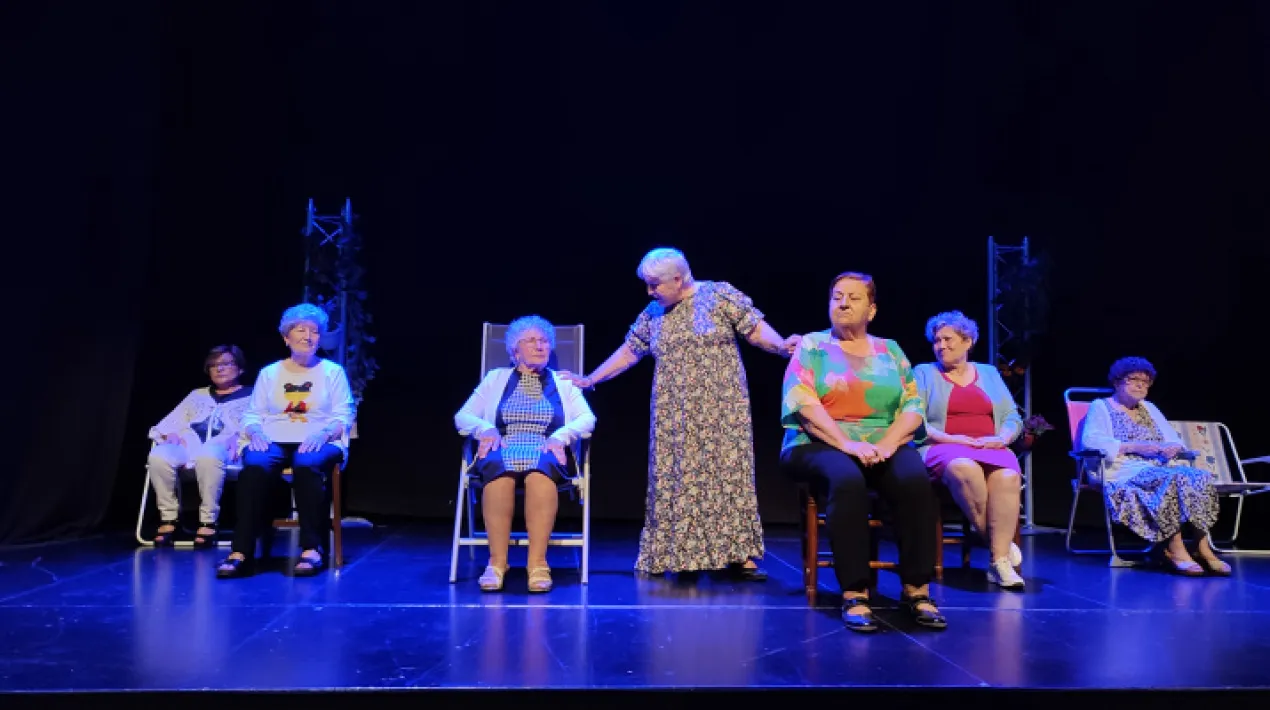 La companyia de teatre amateur 'Lokha's' presenta al Centre Cívic Palmira Domènech una adaptació de la novel·la 