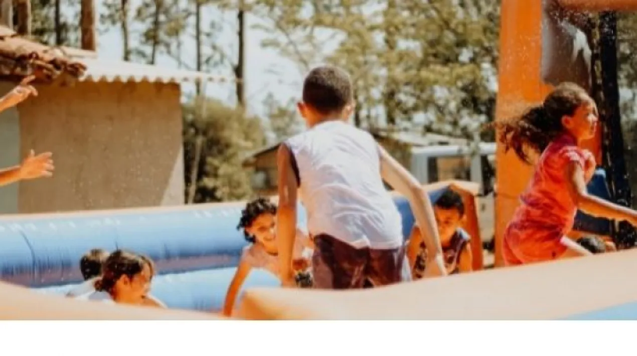 Veniu a gaudir d'una tarda divertida, diferent, però sobretot refrescant amb els tradicionals inflables d'aigua.  Es recomana portar tovallola i banyador. Veure més