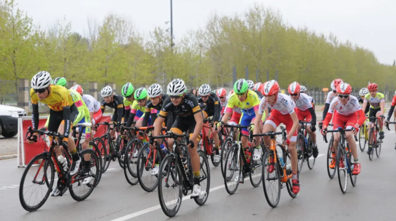 Curses ciclistes de categories cadet, junior, elit i sots 23 femení i cadet i junior masculí Entrega de premis 12:30 aprox.Veure més