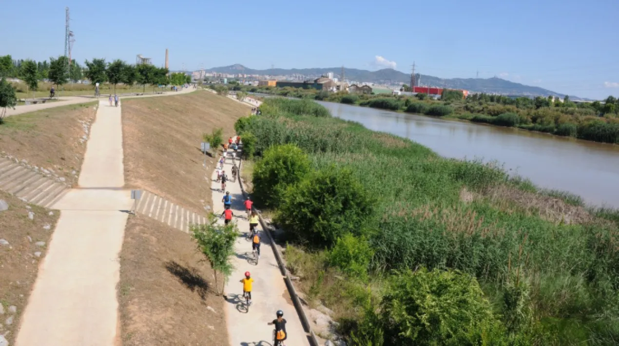 Passejada en bicicleta, de 10 km aproximadament, per zones urbanes i rurals per gaudir en família i/o amics. Tot el recorregut es fa sense presència de vehicles i les bicicletes són les úniques protagonistes. No cal inscripció prèvia i l’activitat és gratuïta. S’obsequiarà tots els participants amb un esmorzar i, a més, participaran en un sorteig de material esportiu en finalitzar el recorregut, a l'escenari de l'àrea d'estada.Veure més