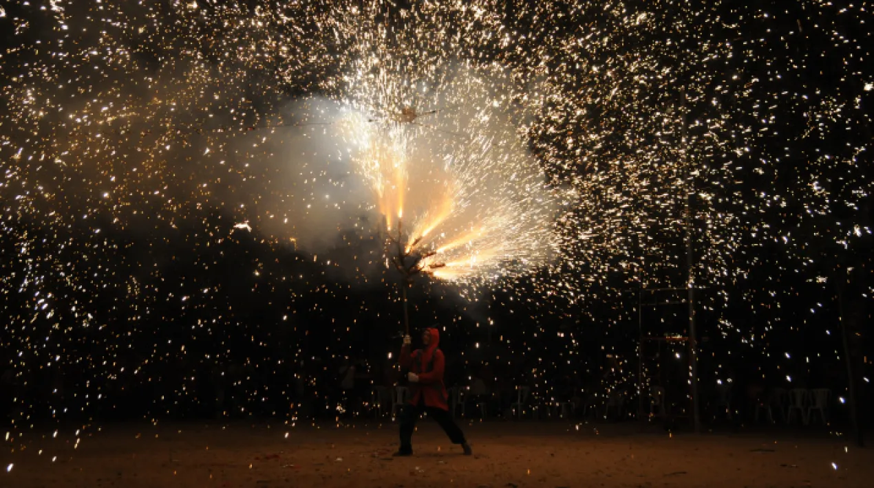 COVA DEL FOC  2022 - PANDORA 22 h, parc del Fondo d’en Peixo. Inici de La cova del Foc a càrrec del Diables del Prat 23 h, Actuació grup musical 01:30 h,  Fi de Festa  Veure més