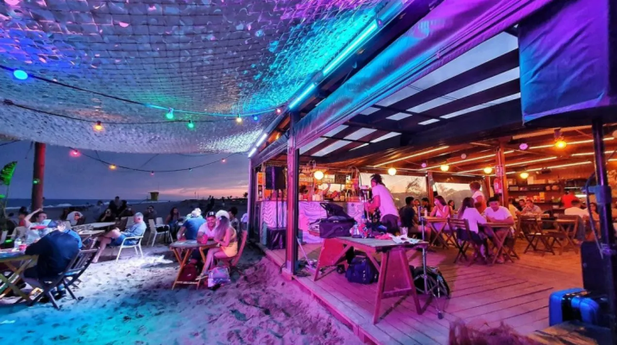 L'estiu està a punt d'acabar i, per fer-ho d'una forma diferent, hem fet una selecció de les imatges finalistes i guanyadores del concurs fotogràfic d'estiu #elpratpelmon on pratencs i pratenques han participat a través d'Instagram mostrant-nos com han passat l'estiu tant a la nostra ciutat, com viatjant a altres llocs.   Fotografia: @jordixai (una de les guanyadores del concurs 2021)Veure més