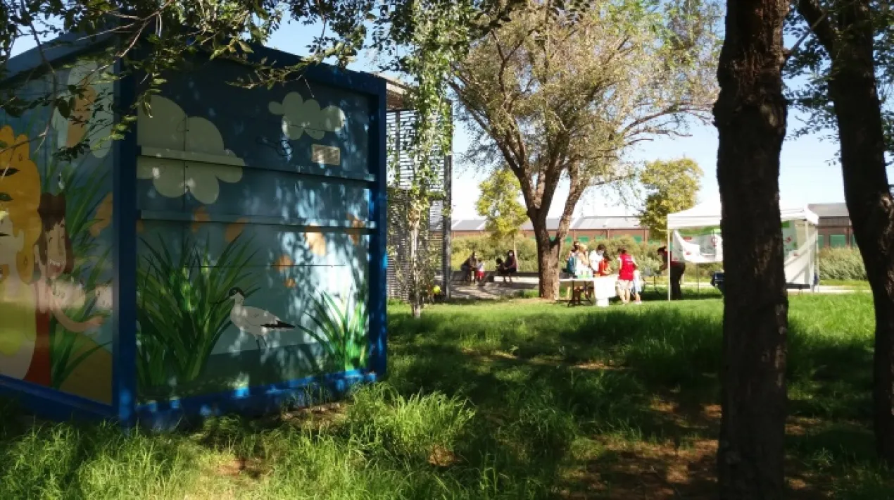 De manera divertida parlarem de civisme i convivència a la ciutat, i de forma específica en aquest espai   Es contemplaran totes les mesures preventives necessàries per al desenvolupament d'aquesta activitat donada la situació de pandèmia sanitària de la COVID19. La capacitat de l'aforament de l'activitat s'establirà segons les restriccions vigents en el moment de fer l'activitat.  La Jugatecambiental ofereix un munt de propostes per gaudir en família per aprendre moltes coses sobre els parcs metropolitans, la natura i el medi ambient, mentre juguem i fem activitats. Hi trobarem un punt d'informació del parc i el seu entorn i un espai de joc lliure. Activitats tots els  diumenges del 19 de setembre al 28 de novembre de 2021 al parc Nou i al parc del Riu. ACTIVITAT GRATUÏTAVeure més