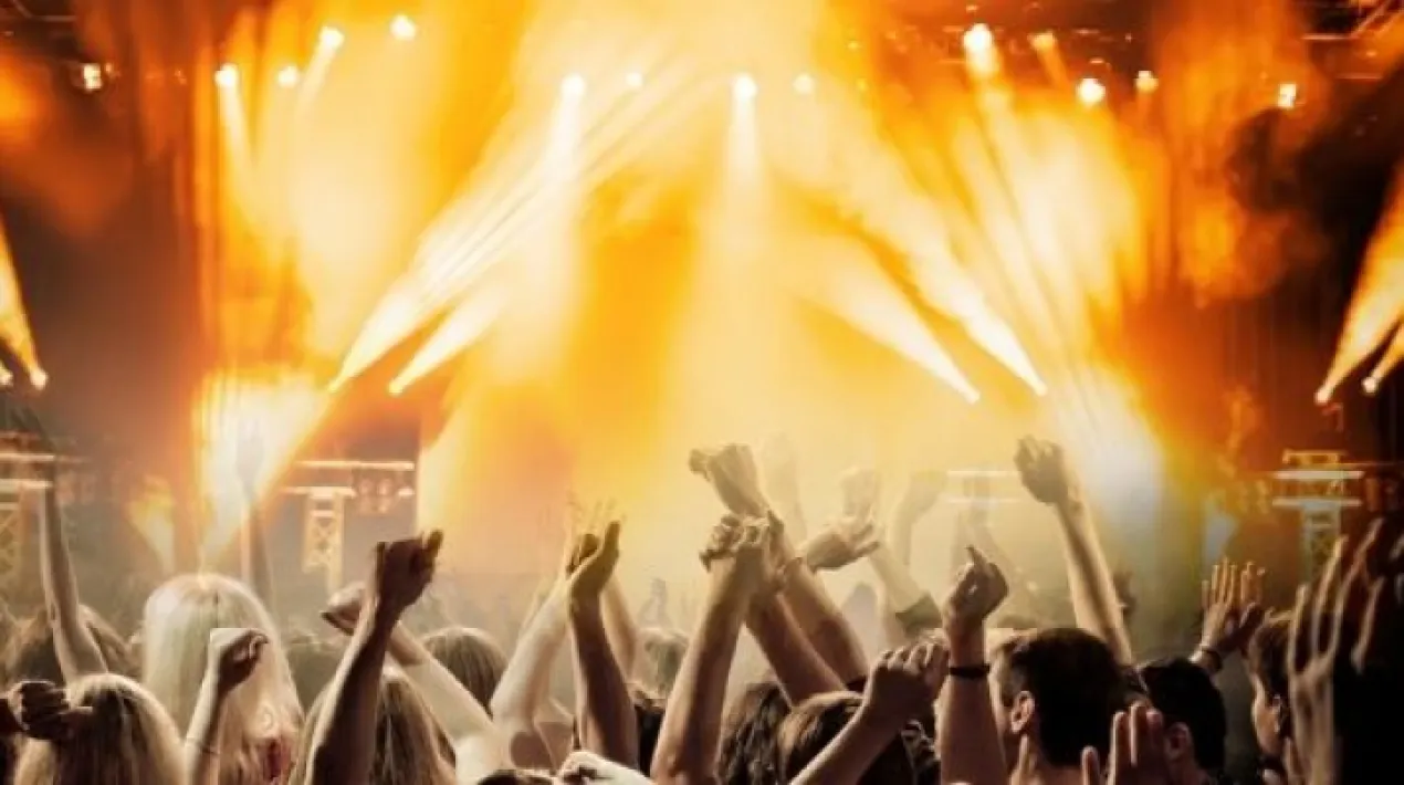 Com a traca final, per celebrar la Revetlla de Sant Joan i concloure les activitats de les Festes del barri de Jardins de la Pau, us espera una gran actuació a càrrec de l'Orquestra Albatros.  Prepareu-vos per ballar sense parar!Veure més