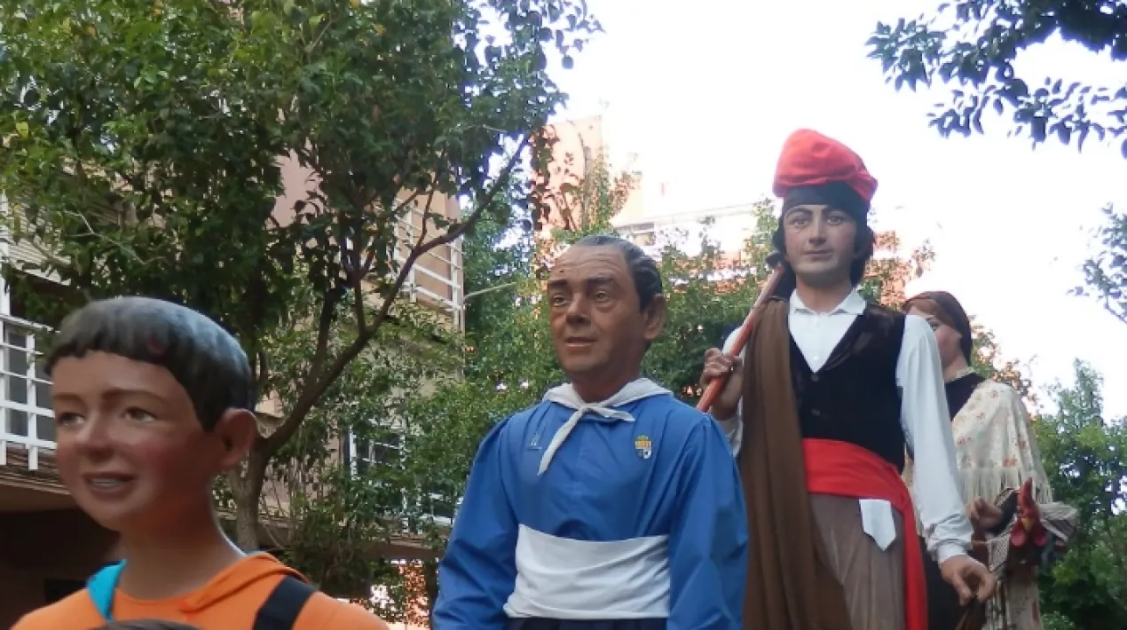 Cercavila de gegants i capgrossos a càrrec de l'Associació Gegantera Prat. I, a continuació xocalatada per a petits i grans Clica aquí per veure els actes de dissabte Clica aquí per veure els actes de diumenge Veure més
