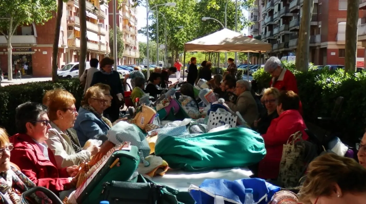 Programa: 9 h. Campionat de dominó. 09:30 h. Campionat d'escacs. 10 h. Taller de coixí i costura. 16:30 h. Campionat de petanca. 19 h. Animació infantil. 22:30 h. Ball popular amb l'Orquestra PARFILS.   Clica aquí per veure els actes de diumenge    Veure més