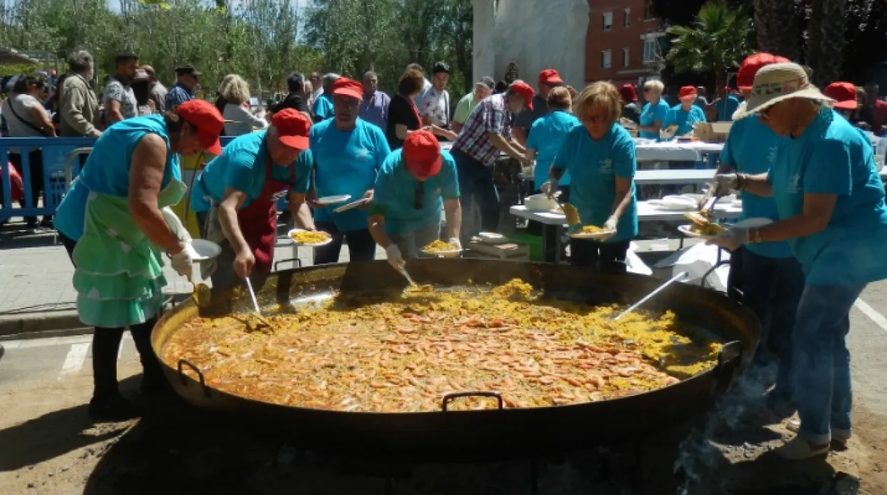 Programa: 12 h. Bàsquet i Futbol sala. 14:00 h. Paella popular. 17 h. Balls regionals. 20 h. Ron cremat i Havaneres. Veure més