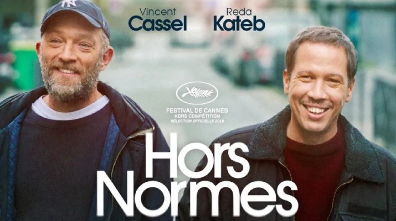 2019.&nbsp;Fran&ccedil;a Idioma: franc&egrave;s Durada: 114 minuts Classificaci&oacute;: no recomanada per a menors de 7 anys &nbsp; Direcci&oacute;: Olivier Nakache, &Eacute;ric Toledano Int&egrave;rprets: Vincent Cassel, Reda Kateb, H&eacute;l&egrave;ne Vincent, Bryan Mialoundama, Benjamin Lesieur, Marco Locatelli, Alban Ivanov &nbsp; Bruno i Malik treballen des de fa molts anys en una associaci&oacute;&nbsp; sense &agrave;nim de lucre que, amb m&egrave;todes poc ortodoxes per&ograve; efica&ccedil;os, integra joves amb risc d&rsquo;exclusi&oacute; social i es fa c&agrave;rrec de casos extrems d&rsquo;autisme que queden m&eacute;s enll&agrave; del sistema assistencial. ------------------------------------------------------------------------------------------------------------- Durant l&rsquo;activitat, &eacute;s obligatori l&rsquo;&uacute;s de la mascareta i no moure's de la localitat assignada. Cal rentar-se les mans. Disposem de gel desinfectant. Cal mantenir la dist&agrave;ncia de seguretat.Veure m&eacute;s
