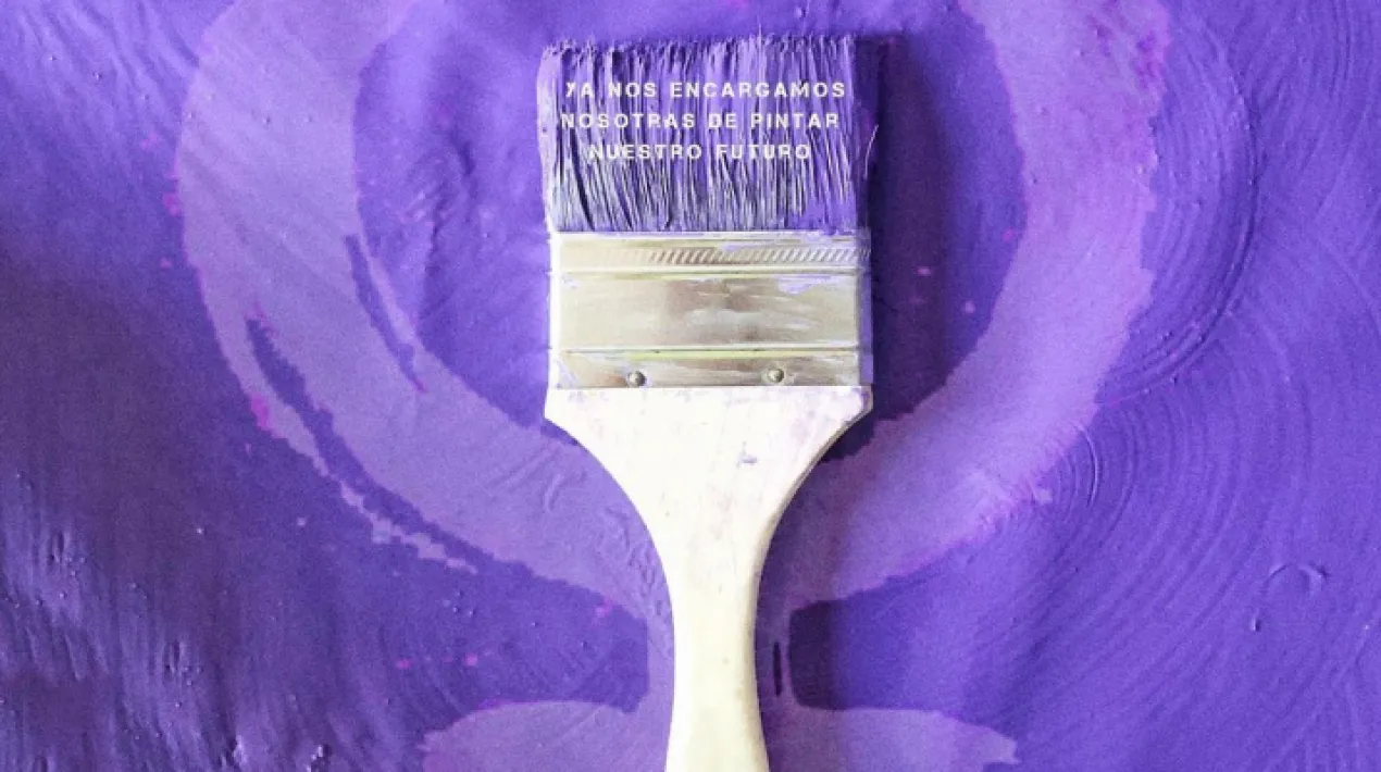 La fot&ograve;grafa pratenca N&uacute;ria Oreja ens apropa al seu univers fotogr&agrave;fic a trav&eacute;s d'una selecci&oacute; de les seves obres mostrant-nos diferents realitats que viuen les dones avui en dia. La inauguraci&oacute; conclour&agrave; amb la xerrada que ofereix la pr&ograve;pia artista sobre la 