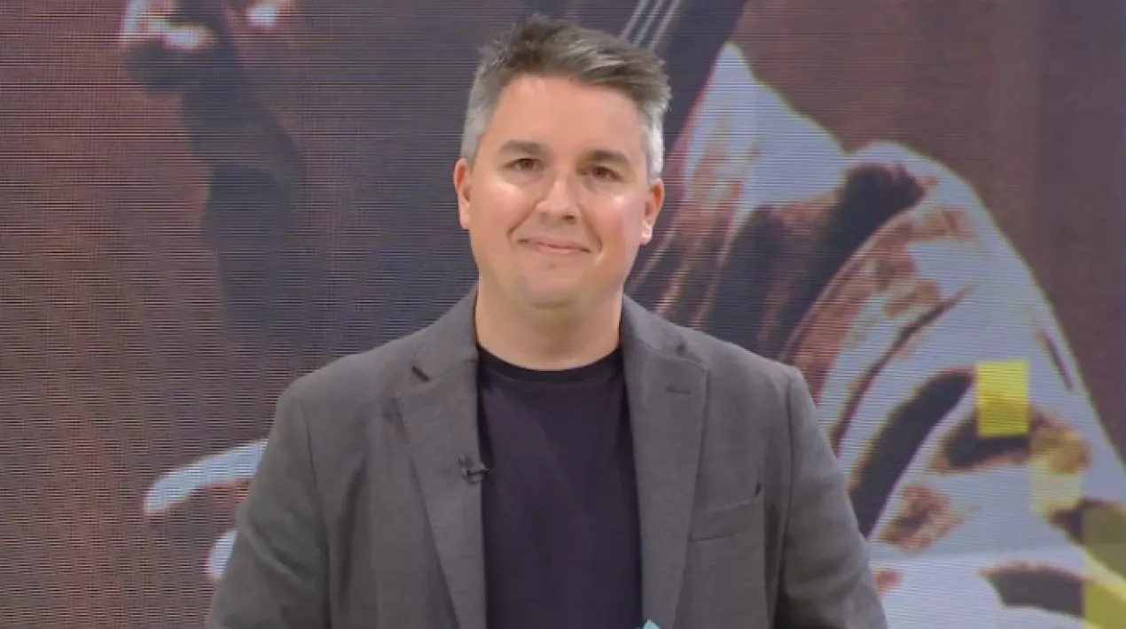 Considerada una de les obres mestres de Verdi, Rigoletto &eacute;s c&egrave;lebre per la pres&egrave;ncia d&rsquo;uns personatges poli&egrave;drics que ens fan veure les nostres pr&ograve;pies contradiccions, alhora que &eacute;s una den&uacute;ncia dels abusos del poder. Basada en un text de V&iacute;ctor Hugo, aquesta &ograve;pera va generar molts problemes als seus autors a l&rsquo;hora d&rsquo;estrenar-la, per&ograve; l&rsquo;esfor&ccedil; va valdre la pena, ja que &eacute;s un dels t&iacute;tols m&eacute;s representats de tot el m&oacute;n. En aquesta xerrada farem una aproximaci&oacute; a Rigoletto i al seu compositor, Giuseppe Verdi, un artes&agrave; que va considerar-se m&eacute;s un home de teatre que un m&uacute;sic, per&ograve; malgrat aquesta consideraci&oacute;, va canviar la hist&ograve;ria de la m&uacute;sica per sempre. &nbsp; Xerrada divulgativa a c&agrave;rrec d'Albert Galceran. Albert Galceran &eacute;s especialista en m&uacute;sica cl&agrave;ssica, actualment presenta i dirigeix el programa &ldquo;Els homes cl&agrave;ssics&rdquo; a Catalunya M&uacute;sica juntament al compositor Pedro Pardo, amb qui tamb&eacute; realitza la secci&oacute; hom&ograve;nima al programa &ldquo;Tot es mou&rdquo; de TV3. A banda d&rsquo;aix&ograve;, presenta el programa &ldquo;Moments d&rsquo;&ograve;pera&rdquo; a La Xarxa de Comunicaci&oacute; Local, i una secci&oacute; de m&uacute;sica cl&agrave;ssica al programa &ldquo;&Agrave;rtic&rdquo; de Betev&eacute;. A m&eacute;s, coordina els continguts, juntament a Jaume Radigales, dels programes de m&agrave; de les representacions d&rsquo;&ograve;pera del Gran Teatre del Liceu.&nbsp; Activitat emmarcada en el cicle&nbsp;Viu l'&ograve;pera! &nbsp; Activitat gratu&iuml;ta amb inscripci&oacute;&nbsp;pr&egrave;via nom&eacute;s en l&iacute;nia, a&nbsp;online.elprat.cat No saps com fer la inscripci&oacute; pr&egrave;via en l&iacute;nia? Nosaltres t&rsquo;ajudem! Posa&rsquo;t en contacte amb nosaltres i et donarem cita pr&egrave;via. &middot; per correu electr&ograve;nic a centric@elprat.cat &middot; trucant al 934 792 968Veure m&eacute;s