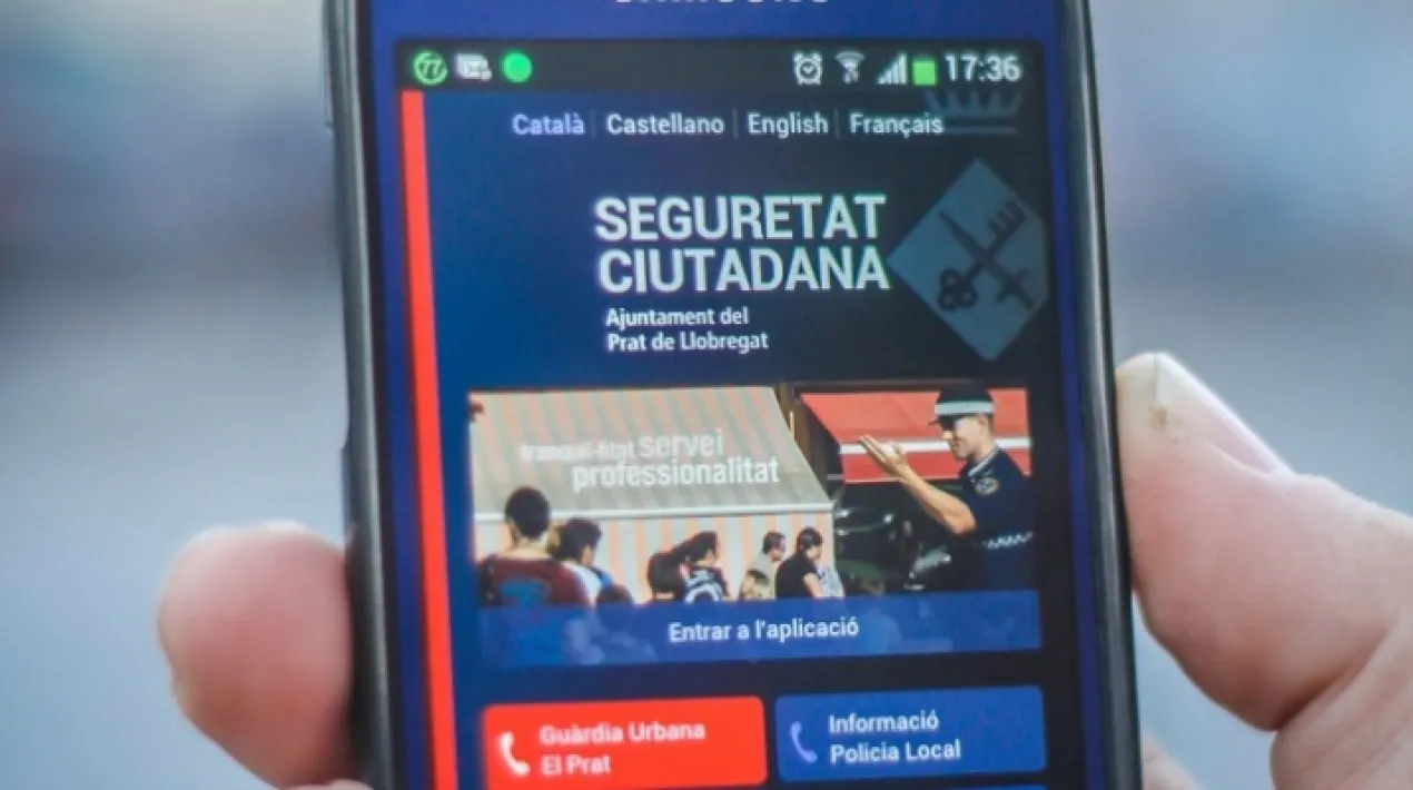  La Policia local va poder trobar una persona gran del Prat desapareguda, amb el suport de l’Aplicació Mòbil (APP) de seguretat ciutadana, que consta d’un sistema de geolocalització. Mitjançant aquesta APP, es va poder localitzar el dimarts de la setmana passada, 20 de juliol, un home d’edat avançada amb problemes cognitius. Després que un dels seus familiars alertés la policia local, dues dotacions de la policia local van iniciar el dispositiu de recerca, identificant prèviament quina era la darrera ubicació de la persona desapareguda registrada per l’aplicació. Aquesta darrera ubicació corresponia a la Zona Franca de Barcelona, concretament a l’encreuament dels carrers número 4 i número 6. Després de registrar la zona, els agents van localitzar la persona gran en bon estat davant de l’Hotel Alfa de la Zona Franca. L’APP de Seguretat Ciutadana L’Aplicació Mòbil (APP) de Seguretat Ciutadana és una eina de connexió entre la ciutadania i la policia local, per comunicar ràpidament diferents tipus d’incidències o situacions d’alerta o per accedir ràpidament a serveis d’emergència o a informació de servei vinculada a les afectacions del trànsit o a les condicions meteorològiques. També incorpora serveis especials per als botiguers i botigueres. L’APP ofereix diverses eines, que permeten la geolocalització i el contacte directe amb la policia per comunicar incidències, rebre consells o alertes de seguretat. També permet que la ciutadania pugui col·laborar amb les tasques de seguretat ciutadana de la policia local, facilitant-li informació que li pugui resultat d’utilitat, per exemple sobre presumptes conductes incíviques. Més informació a: https://www.elprat.cat/administracio-govern-i-ciutat/la-ciutat/policia/aplicacio-mobil-seguretat-ciutadana Veure més