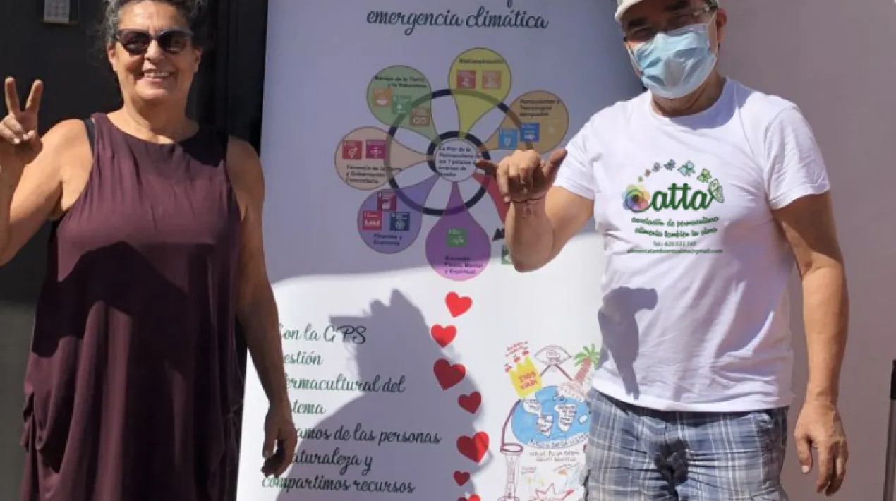 Projecte NEMPERFEINA de co-creaci&oacute; de llocs de treball i formacions per assolir els objectius de desenvolupament sostenible de l'ONU, a c&agrave;rrec de l'Associaci&oacute; Permacultura ATTA, al pati d'acc&eacute;s a la Mostra d'entitats.Veure m&eacute;s