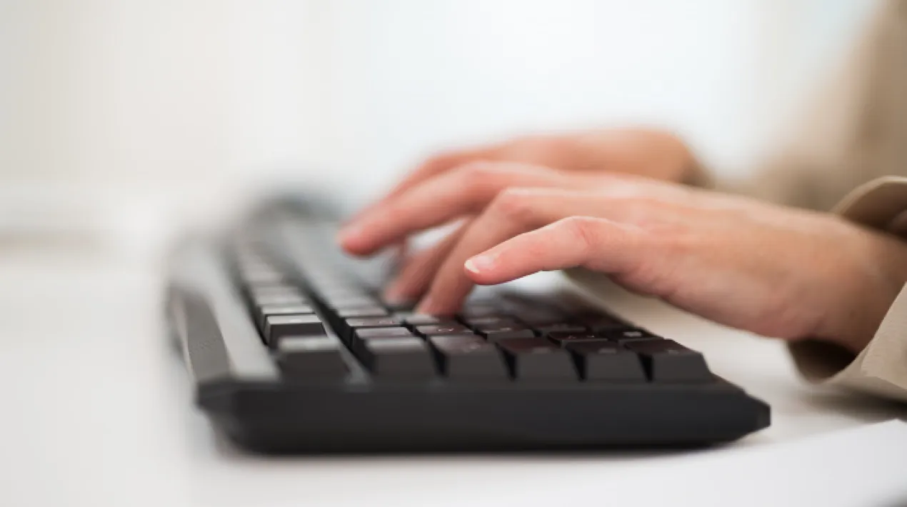 El Ribera reprèn l'autoservei d'ordinadors a l'aula TIC, per tal d'oferir al veïnat un espai per treballar, estudiar i/o connectar-se a internet de forma lliure i gratuïta.  Tots els divendres, de 10 a 13.30 h, i de 16 a 20 h. No cal inscripció prèvia, només heu de demanar l'accés a la recepció del Centre Cívic. Els i les menors de 16 anys han d'accedir amb acompanyament adult.Veure més