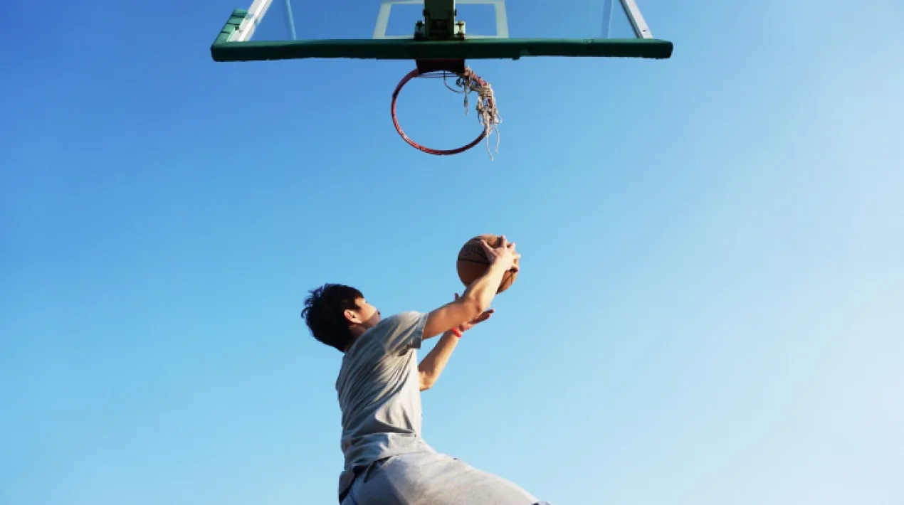  Partits de bàsquet 3x3, a la carretera de la platja.Veure més