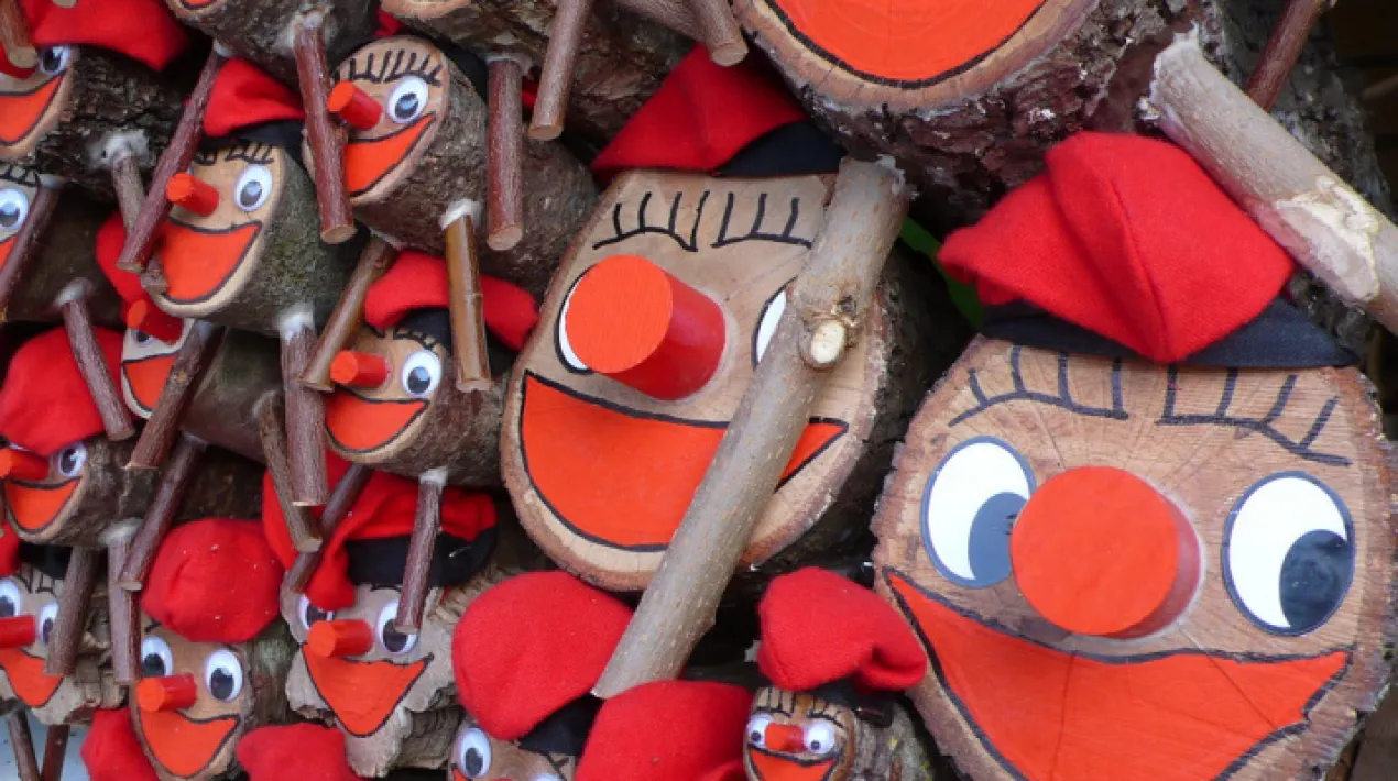 Un any m&eacute;s l'Associaci&oacute; de Ve&iuml;ns i Ve&iuml;nes de Jardins de la Pau celebra&nbsp;el Nadal fent cagar el Ti&oacute;! Tornem a celebrar el Nadal d&rsquo;una forma ben original, divertida i plena de sorpreses.&nbsp;Voldr&agrave;s venir?&nbsp;Anima&rsquo;t i vine a gaudir amb nosaltres d&rsquo;aquesta tradicional festa Nadalenca!&nbsp; Activitat gratu&iuml;ta recomanada per a fam&iacute;lies amb infants de fins a 9&nbsp;anys. &nbsp;Veure m&eacute;s