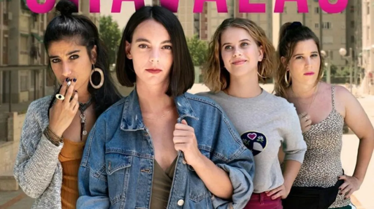 2021, Espanya Idioma: castellà Durada: 91 minuts Classificació: no recomanada per a menors de 12 anys Direcció: Carol Rodríguez Colás Intèrprets: Vicky Luengo, Carolina Yuste, Elisabet Casanovas, Ángela Cervantes, José Mota, Ana Fernández, Mario Zorrilla, Cristina Plazas Marta mira d’obrir-se pas en el món de la fotografia, però les coses no li van gaire bé i es veu obligada a tornar al barri on va créixer. Allà es retrobarà amb la família i les amigues de tota la vida. Activitat complementària a l'exposició EncreuamentsVeure més