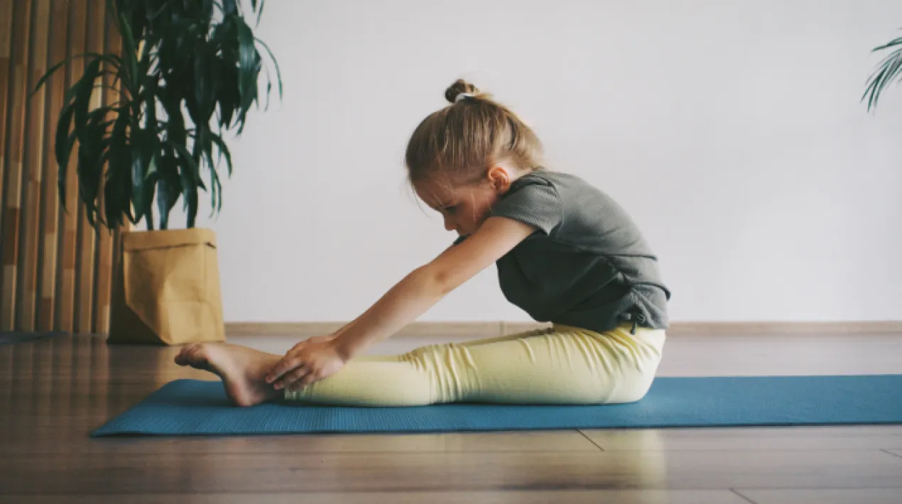 El dijous 31 de març a la tarda farem una mica d'estiraments per gaudir d'una bona relaxació. Descobrirem moltes postures de ioga amb noms molt divertits. Per exemple, coneixes la postura del Tauro? Anima't a descobrir quants animals podem imitar estirant el nostre cos. T'hi esperem! Activitat per a famílies amb infants de 5 a 11 anys. Cal inscripció prèvia de l'infant i haurà de venir acompanyat d'un adult.  Activitat presencial. Si teniu cap dubte, podeu contactar amb nosaltres a través del correu ccpalmiradomenech@elprat.cat  Torna la Tarda en família a la Palmira! Ens trobarem els dijous de 17.30 a 18.30 h per passar una bona estona amb els i les més petites de la casa. Podreu compartir experiències, fer treballs manuals, debatre temes que ens puguin interessar, jugar... Tenim un munt de propostes i volem sentir les vostres per poder construir aquestes tardes entre totesVeure més