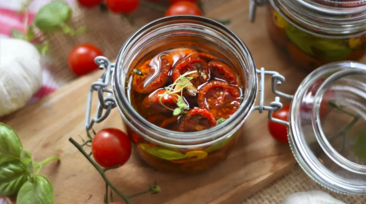 Taller de cuina de reaprofitament i saludable,&nbsp;on s'ensenyar&agrave; a preparar un men&uacute; econ&ograve;mic i sa amb productes de temporada. Mentre s'elaboren les receptes es donen recomanacions, estrat&egrave;gies i trucs per evitar llen&ccedil;ar el menjar. Taller organitzat per l'associaci&oacute; Gats amb la col&middot;laboraci&oacute; de programa 'Reparat als municipis' de l'&Agrave;rea Metropolitana de Barcelona i el suport del Centre C&iacute;vic Sant Jordi-Ribera Baixa. Podeu fer la vostra inscripci&oacute;, abans del 7 de mar&ccedil;,&nbsp;trucant al Centre C&iacute;vic o enviant un mail a:&nbsp;ccriberabaixa@elprat.cat&nbsp;&nbsp;Veure m&eacute;s