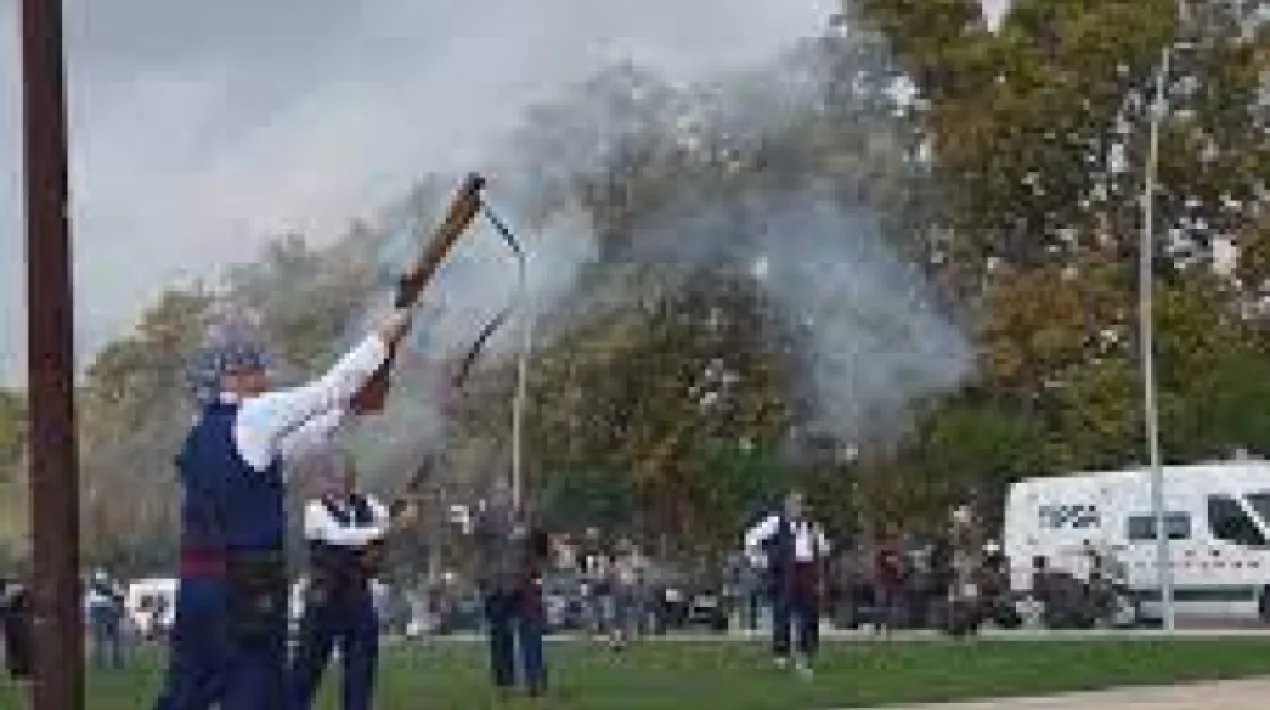 &nbsp;A la carretera d'acc&eacute;s a la Fira Av&iacute;cola Trons a Fira, matinada de so. A c&agrave;rrec de la Colla Trabucaire del Prat: carrabiners i contrabandistes.Veure m&eacute;s