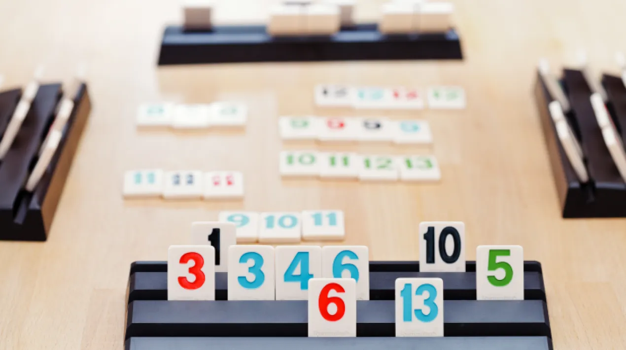 Espai de trobada per a la gent gran on passarem una bona estona i aprendrem a jugar al Rummikub, un joc de taula.  Veure més