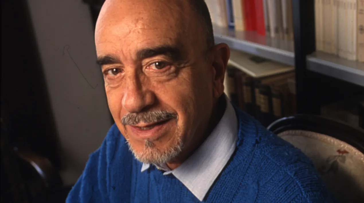 Armand de Fluvi&agrave; va fundar el 1970 el Movimento Espa&ntilde;ol de Liberaci&oacute;n Homosexual (MELH). El 1975 el Front d&rsquo;Alliberament Gai de Catalunya (FAGC). I el 1976 l&rsquo;Institut Lambda (Casal Lambda),el primer centre LGTBI de tot l&rsquo;estat espanyol. Va rebre la Creu de Sant Jordi l&rsquo;any 2000; la Medalla d&rsquo;Honor de l&rsquo;Ajuntament de Barcelona el 2008; i la Medalla d&rsquo;Or a la Promoci&oacute; dels Valors d&rsquo;Igualtat del Ministeri d&rsquo;Igualtat el 2020. Xerrada a c&agrave;rrec d'Armand de Fluvi&agrave;. &nbsp; **Totes les activitats estan subjectes a la normativa vigent, sent susceptibles de ser modificades o cancel&middot;lades pel seu compliment. C&egrave;ntric Espai Cultural, espai segur Tots els aforaments estan dissenyats per respectar les dist&agrave;ncies de seguretat. Durant l&rsquo;activitat, &eacute;s obligatori l&rsquo;&uacute;s de la mascareta. Cal rentar-se les mans. Disposem de gel desinfectant. Cal mantenir la dist&agrave;ncia de seguretat. &nbsp; Activitat gratu&iuml;ta amb&nbsp;aforament limitat.Veure m&eacute;s