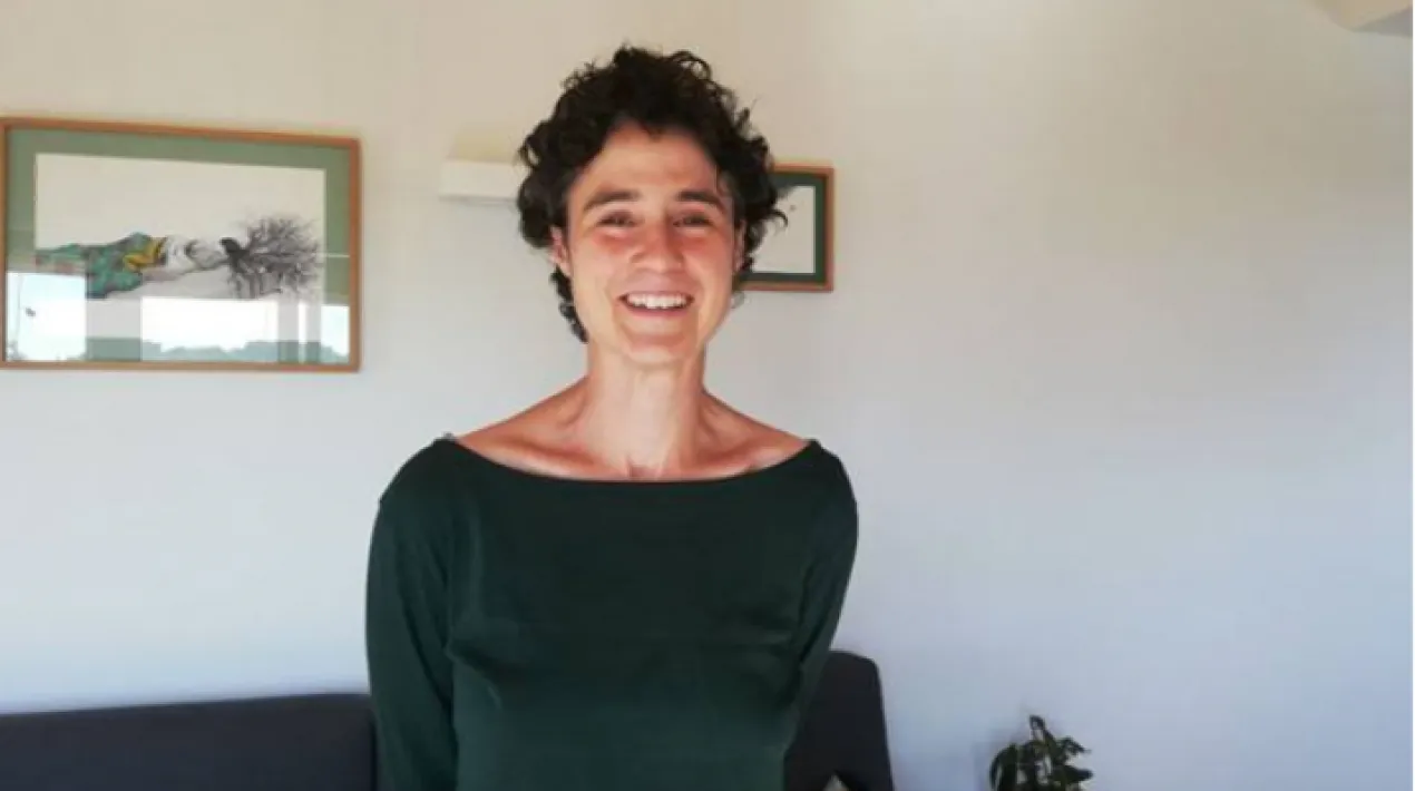 Els processos de privatitzaci&oacute; dels recursos necessaris per viure s'han incrementat durant les darreres d&egrave;cades. Aix&iacute; i tot, no sabem si&nbsp;l'actual &egrave;poca de canvis, que cada vegada semblen m&eacute;s radicals i amb una major centralitat dels Estats, ens conduir&agrave; a un futur amb&nbsp;m&eacute;s benestar o modulat pel mercat i els interessos privats. Buscant aclarir aquesta&nbsp;disjuntiva, en aquesta sessi&oacute; compartirem un primer&nbsp;mapa per entendre on ens condueixen les actuals relacions entre poder privat i poder p&uacute;blic. Erika Gonz&aacute;lez &eacute;s investigadora de l'Observatori de Multinacionals a Am&egrave;rica Llatina (OMAL). &Eacute;s coautora del llibre A d&oacute;nde va el capitalismo espa&ntilde;ol (Traficantes de Sue&ntilde;os, 2019) i ha participat en l'elaboraci&oacute; de m&uacute;ltiples informes, com la Guia Next Generation EU: m&eacute;s ombres que llums (ODG, 2021). Les seves &uacute;ltimes an&agrave;lisis estan enfocades en denunciar les col&middot;laboracions p&uacute;blic-privades com a mecanismes d'extracci&oacute; de rendes en favor del capital. La seva tasca com a investigadora i activista t&eacute; com a objectiu fomentar una transformaci&oacute; estructural del model socioecon&ograve;mic per a dissenyar un futur amb criteris de just&iacute;cia social i ambiental. Tota la informaci&oacute; del cicle a&nbsp;elprat.cat\dialegs.Veure m&eacute;s