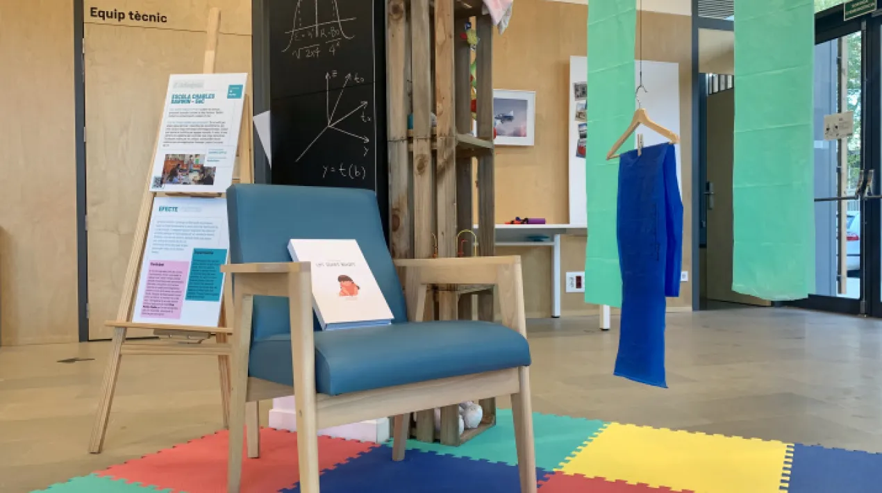 Acompanyeu-nos en aquesta visita guiada per l'exposició 'Imaginem El Prat del futur amb la ciència del vol!'. Durant la visita, descobrirem el treball fet a les aules de 4 escoles de la ciutat, conjuntament amb AFA i entitats del territori, per detectar problemàtiques del seu entorn i idear invents per resoldre-les a partir dels Objectius de Desenvolupament Sostenible i del coneixement après sobre la ciència del vol . També experimentarem amb les quatre forces del vol com ho han fet a les aules, i coneixerem els artefactes voladors que han inventat aplicant el mètode científic amb l’acompanyament d’una enginyera i que han plasmat deu creadores pratenques! L'exposició, però, va més enllà com a part del cicle Octubre Ada Lovelace, dedicat a la divulgació científica. Parlarem sobre l’Ada Lovelace, primera programadora de la història, i la Pepa Colomer, pionera de l’aviació espanyola, dues referents en el seu camp que reivindiquem pel seu paper desenvolupat com a dones en la ciència i la tecnologia. Us convidem a acompanyar-nos en aquest repte comú d'imaginar entre totes un Prat del futur millor!Veure més