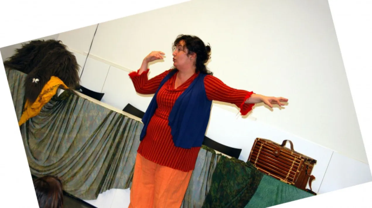 Els llops dels contes sovint s&oacute;n animals perillosos. I si alguns no ho fossin? I si alguns nom&eacute;s ho semblessin? Quan els animals ferotges no s&oacute;n el qu&egrave; semblen... Espectacle per a p&uacute;blic familiar a partir de 3&nbsp;anys.Veure m&eacute;s