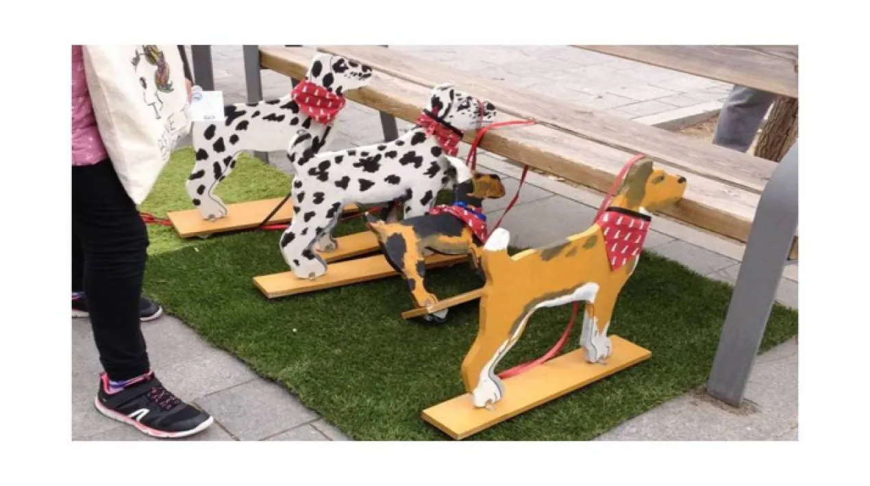 El Club d’Agility Baix Llobregat durà a terme l’activitat “Gossos de fusta” de 18 a 19 hores, relacionada amb la tinença responsable d’animals de companyia destinada a la mainada.Veure més