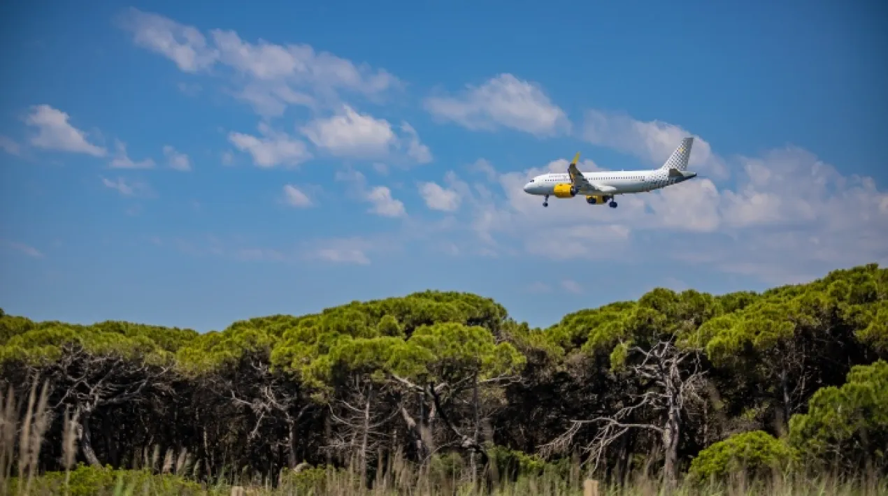  Davant les darreres novetats pel que fa a l'ampliació de l'aeroport del Prat, especialment l'acord entre els governs espanyol i català per desbloquejar-la, l’alcalde del Prat, Lluís Mijoler, ha refermat la seva posició, i la de tot el consistori, contrària al projecte: 