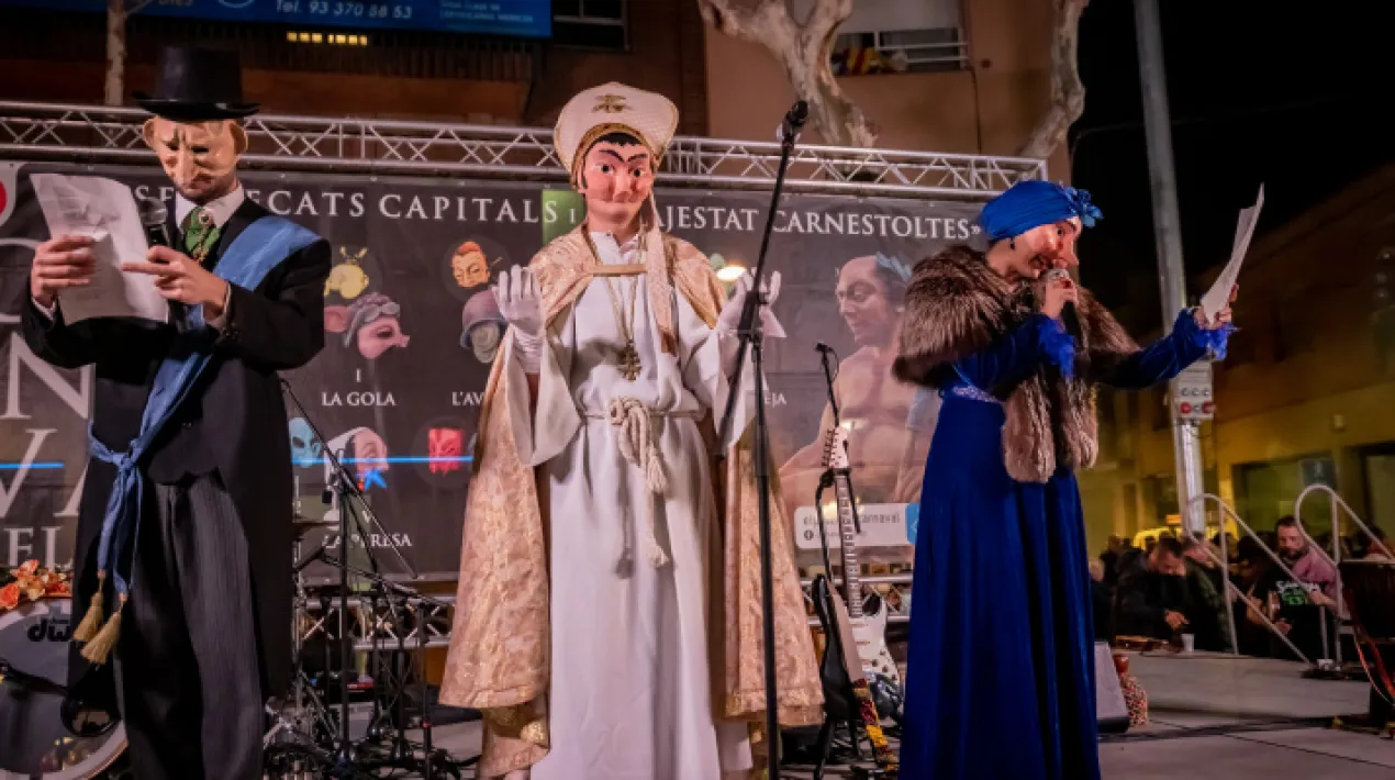 La&nbsp;process&oacute;&nbsp;del plor i de dol de Sa Majestat Carnestoltes arribar&agrave; a la pla&ccedil;a de la Vila a les 19 h. Tota la comitiva plorar&agrave; i compartir&agrave; la seva tristor amb els assistents i menjaran la sardina com mana la tradici&oacute;.&nbsp; M&eacute;s tard, pujaran a l'escenari per&nbsp;donar veu als condols de les ploraneres i els ploraners i compartir la lectura del testament del rei Carnestoltes amb tots els seus s&uacute;bdits. En acabat, la process&oacute; seguir&agrave; fins a l'&uacute;ltima destinaci&oacute;: la pla&ccedil;a de l'Esgl&eacute;sia.Veure m&eacute;s