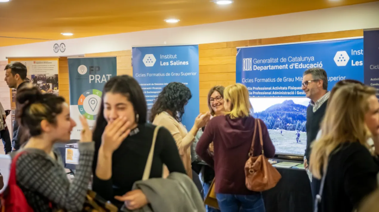 L'Institut Les Salines organitza sessions virtuals per tal que l'alumnat i les seves famílies visitin el centre i rebin tota la informació necessària abans de formalitzar la preinscripció i la matrícula. Es presentaran els Programes de formació i inserció (PFI),els Cicles formatius de grau mitjà, l'Itinerari formatiu específic (IFE) i el Programa de noves oportunitats.  Per tal d'accedir a les sessions informatives dels cicles formatius de grau mitjà cal enviar sol·licitud a través d'aquest link i per la resta d'ensenyaments a través d'aquest altre link .Veure més