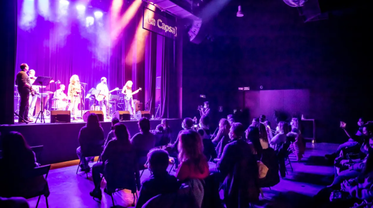 Audicions d'instruments de l'alumnat de L'Escola d'Arts en Viu a la sala de La Capsa Les audicions seran el dilluns 20 i el dimarts 21 de desembre. Per les limitacions d'aforament covid, la gestió de les entrades per a aquestes activitats es realitzarà des de L'Escola d'Arts en Viu i únicament per als acompanyants de l'alumnat.Veure més