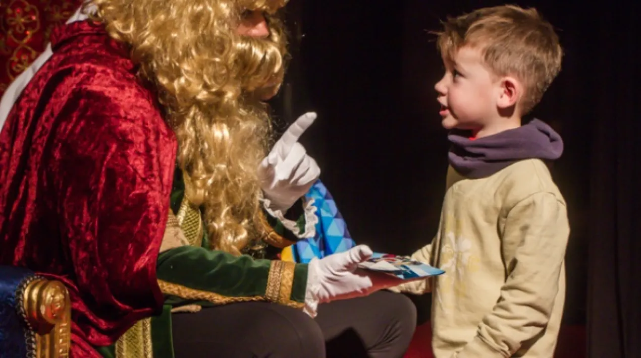 Els carters reials visiten l'&nbsp;AV Llevant. Tots els nens i nenes que s&rsquo;apropin, podran fer entrega de la seva carta amb els seus desitjos de Nadal perqu&egrave; els carters les puguin entregar&nbsp;als Reis Mags.&nbsp;Veure m&eacute;s