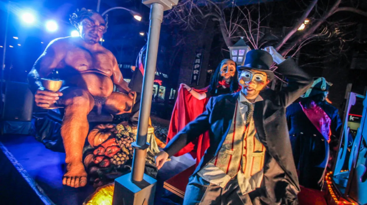 Llueix la teva disfressa i vine a ballar a la pla&ccedil;a de Catalunya al ritme carnavalesc del DJ Jackier Pecador.&nbsp; A partir de les 19 h, rebrem les comparses participants en&nbsp;la rua de Carnaval.&nbsp;Veure m&eacute;s