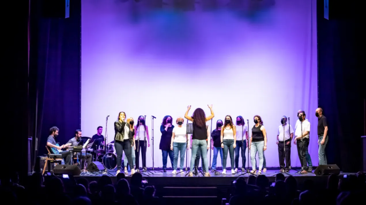Concert que oferiran conjuntament el Cor d'adults i els Ensembles de guitarres de diferentrs edats de l'Escola d'Arts en Viu.  La gestió de les entrades per a aquest concert es realitzarà des de L'Escola d'Arts en Viu.Veure més