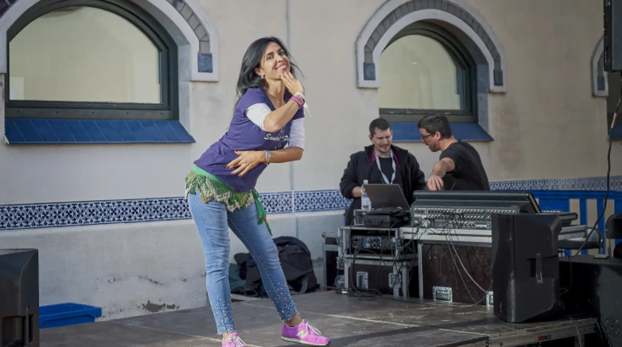 A la sala d'actes. Exhibició de dansa oriental, a càrrec de Samira Prat.Veure més