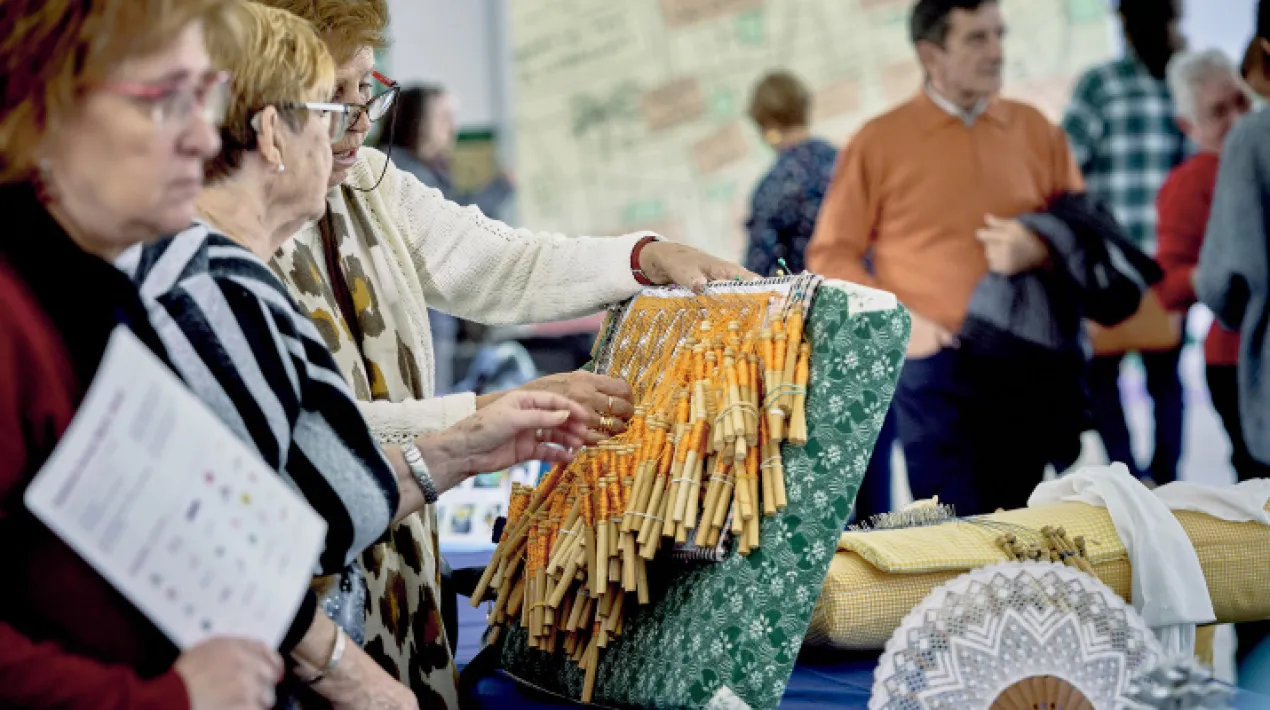 Taller i exposici&oacute; de boixets i costura al pati d'acc&eacute;s a la Mostra d'entitats.Veure m&eacute;s