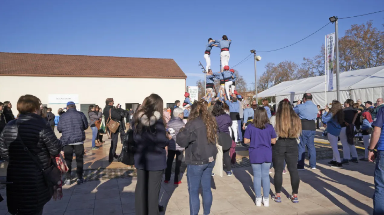  A l'espai d'activitats de la Mostra d'entitats, a la carretera de la platja. Trobada castellera, a càrrec dels Castellers del Prat.Veure més