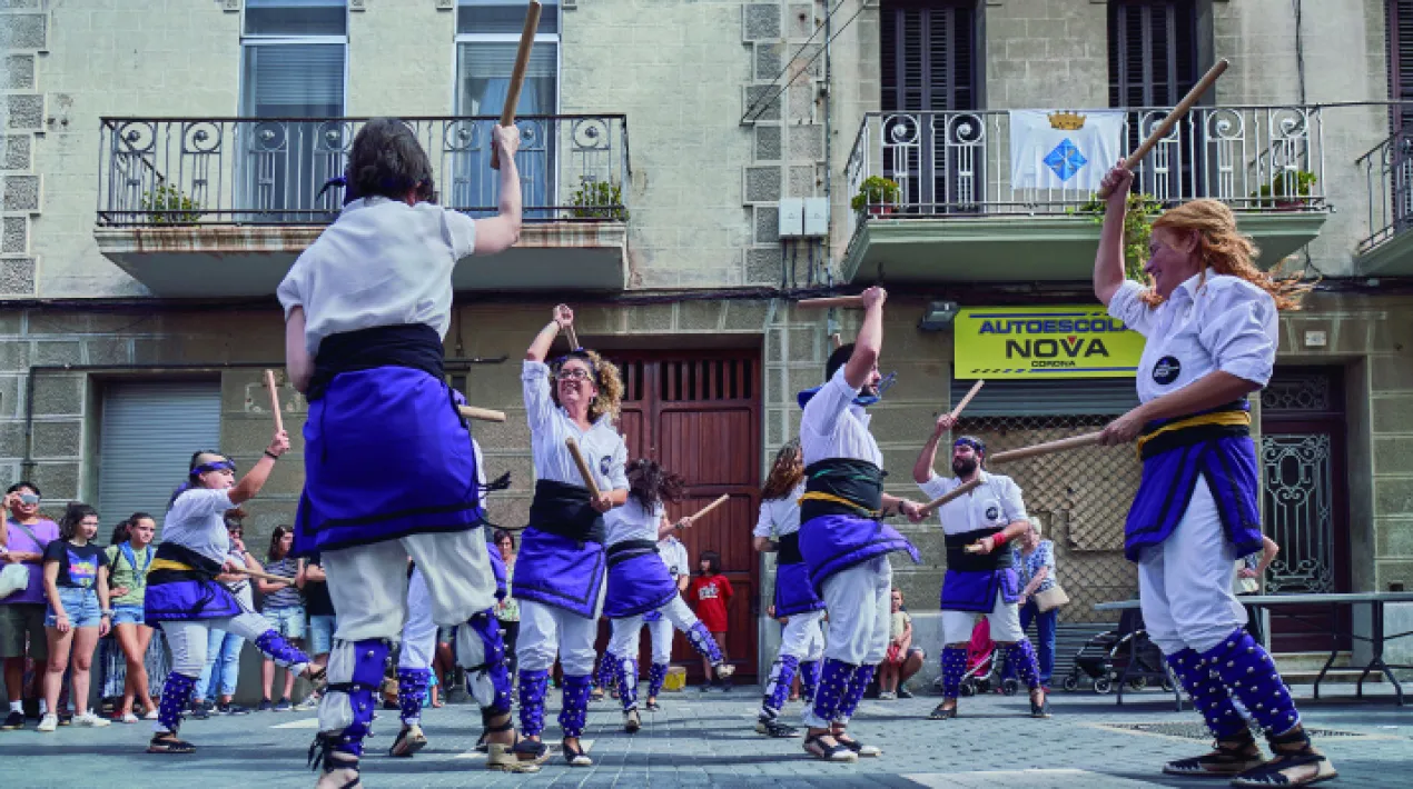 La Colla Bastonera surt pels carrers del Prat a fer mostra dels seus balls amb motiu de les Festes de Sant Pere i Sant Pau Recorregut: Plaça de la Vila, c.Ferran Puig, c.Madoz, c.Mariscal Joffre, parc del Fondo d’en Peixo, c.Penedès, c.del Ripollès, Plaça Xavier Ruiz Millán. Tota la programació de les Festes de Sant Pere i Sant PauVeure més
