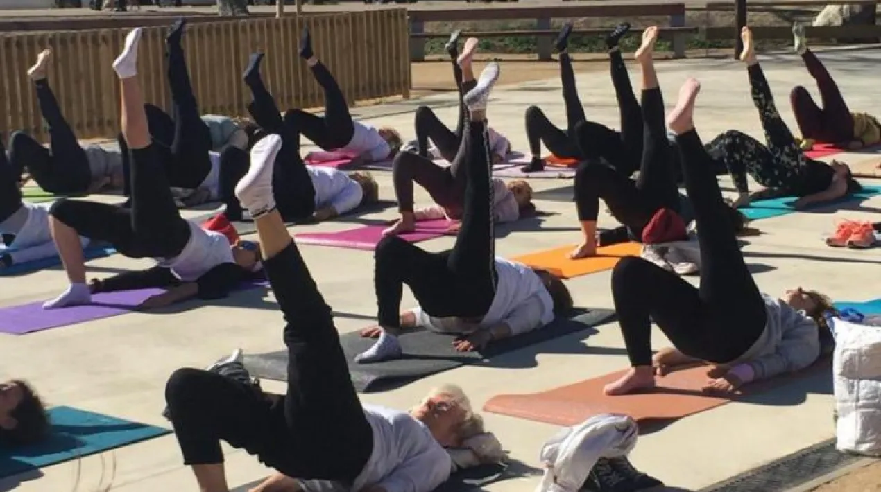 Dins del marc del dia de la Dona, l'Associaci&oacute; de Ve&iuml;ns La Barceloneta far&agrave; una sessi&oacute; de ioga i un petit vermut als Jardins de Mon Rac&oacute;. &Eacute;s necessari que cadasc&uacute; porti la seva m&agrave;rfega.Veure m&eacute;s