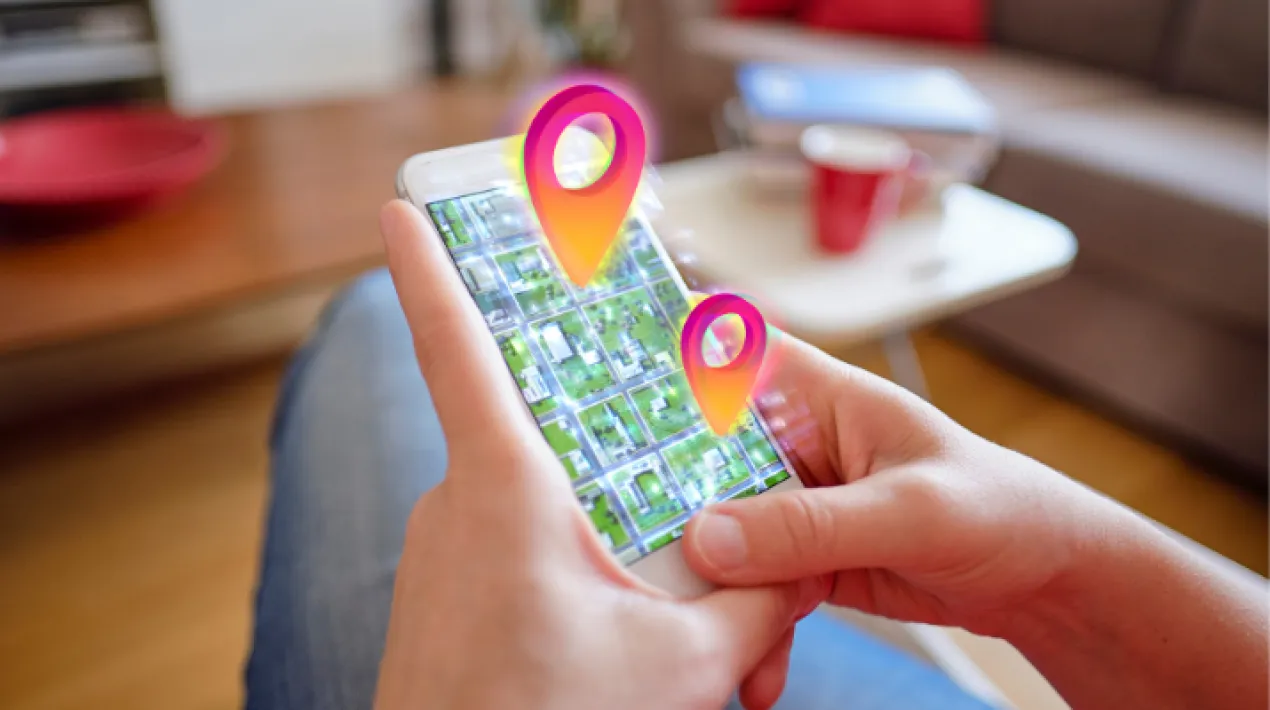 Activitat lliure per jugar a descobrir uns codis amagats amb l'ajuda del GPS del nostre mòbil. Aquests codis ens obriran un món de Realitat Augmentada (AR) ple de pistes per seguir la gimcana. El joc es desenvolupa al territori que envolta el centre cívic, al barri de Jardins de la Pau, Cases de la Seda, Barceloneta...  La geocerca o geocaching és un joc a l'aire lliure de cerca de tresors al món real amb l'ajuda del GPS d'un telèfon mòbil.  Veure més