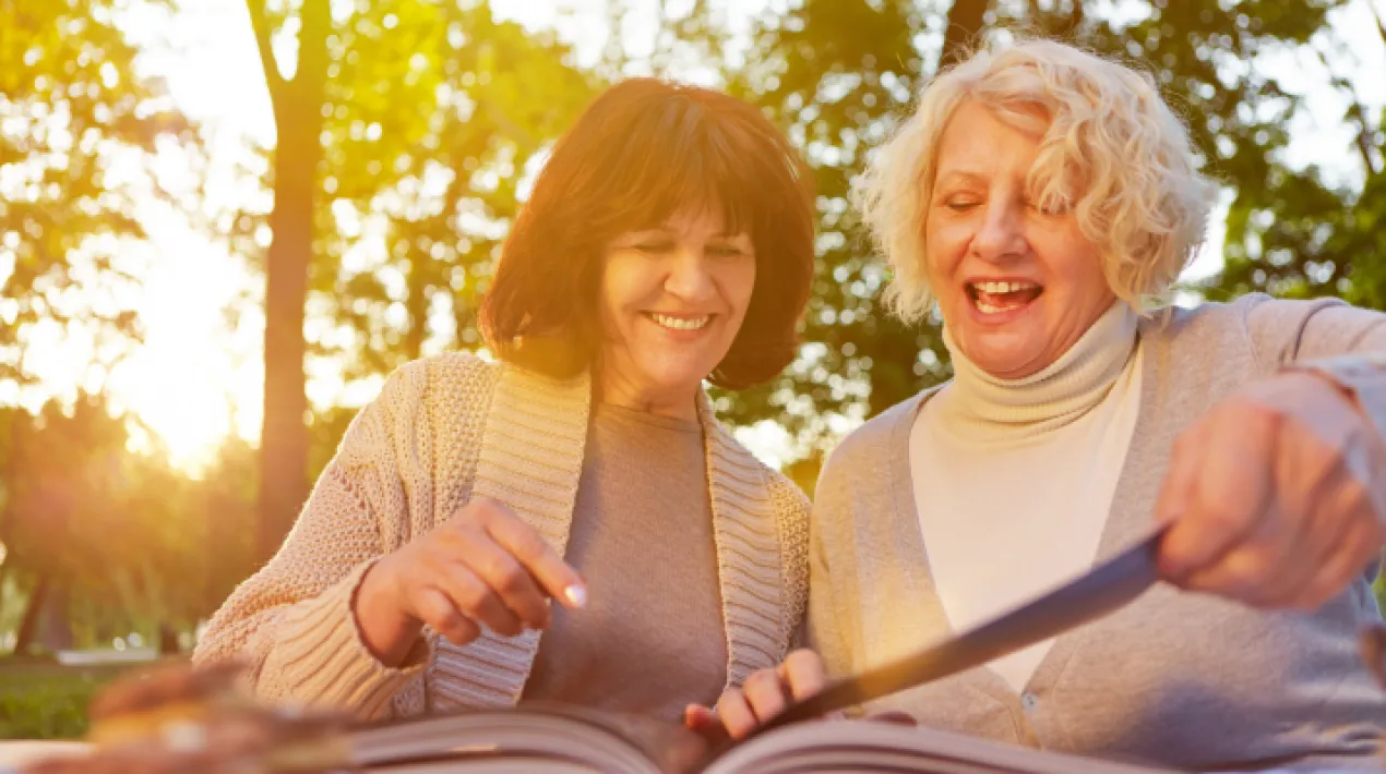 Lectura dramatitzada a càrrec d'un grup de set dones vinculades al club de lectura lectures i tertúlies del Centre Cívic Jardins de la Pau.  Les emocions femenines tenen un color: vermell intens. Com vivim les dones la vida en comú amb la parella? Com portem la voràgine diària? Set dones ens regalen una visió particular i molt directa sobre aquestes experiències vitals.  Veure més