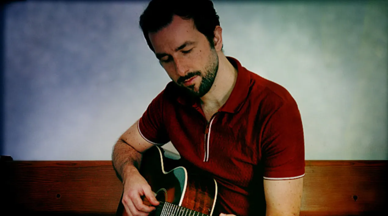 Cicle de m&uacute;siques locals a La Capsa Marc Mata &eacute;s un cantautor de folk alternatiu en angl&egrave;s, del Prat, amb influ&egrave;ncies com Ben Howard, Bon Iver i Jos&eacute; Gonz&aacute;lez. A punt de publicar el seu nou treball, el qual compta amb la col&middot;laboraci&oacute; del productor canadenc Afrakite, presentar&agrave; un set amb can&ccedil;ons dels seus anteriors treballs autoprodu&iuml;ts&nbsp; i el seu nou EP titulat Black Bile, per primer cop en directe.Veure m&eacute;s