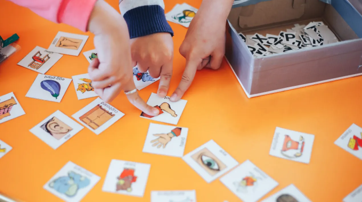 Totes&nbsp;hem&nbsp;jugat al&nbsp;Memory, oi que s&iacute;? Aquest&nbsp;joc tan divertit i familiar, b&eacute;,&nbsp;doncs&nbsp;a la Palmira hi hem pensat que pot ser molt m&eacute;s divertit crear les nostres pr&ograve;pies cartes del&nbsp;Memory. Podreu portar fotos o dibuixets de casa,&nbsp;recordeu que&nbsp;necessiteu dues c&ograve;pies de cada, va, a veure qui&nbsp;t&eacute;&nbsp;m&eacute;s mem&ograve;ria! Us&nbsp; hi esperem! Activitat per a fam&iacute;lies amb infants de 5&nbsp;a 11&nbsp;anys. Cal inscripci&oacute; pr&egrave;via&nbsp;de l'infant i haur&agrave; de venir acompanyat d'una persona adulta.&nbsp; Activitat presencial. Si teniu cap dubte, podeu contactar&nbsp;amb nosaltres a trav&eacute;s del correu&nbsp;ccpalmiradomenech@elprat.cat&nbsp; Torna la Tarda en fam&iacute;lia&nbsp;a la Palmira! Ens trobarem els dijous de 17:30 a 18:30&nbsp;h per passar una bona estona amb els i les m&eacute;s petites de la casa. Podreu compartir experi&egrave;ncies, fer treballs manuals, debatre temes que ens puguin interessar, jugar... Tenim un munt de propostes i volem sentir les vostres per poder construir aquestes tardes entre totes!Veure m&eacute;s