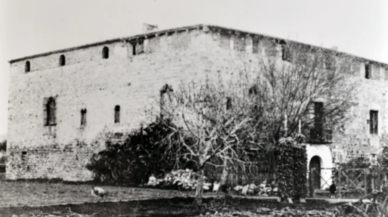 En aquesta&nbsp; sessi&oacute; Jordi Gibert, arque&ograve;leg pratenc, ens endinsar&agrave; en el medi deltaic, com era el paisatge, quines caracter&iacute;stiques tenia el territori i quina va ser la primera activitat humana. A partir de la segona meitat del segle XI la configuraci&oacute; del paisatge deltaic s'humanitza i comporta grans canvis. &nbsp;Activitat complement&agrave;ria a l&rsquo;exposici&oacute;&nbsp;El Prat, una mirada arqueol&ograve;gica. Amb el suport de la Diputaci&oacute; de Barcelona Totes les activitats del cicle&nbsp;aqu&iacute;Veure m&eacute;s