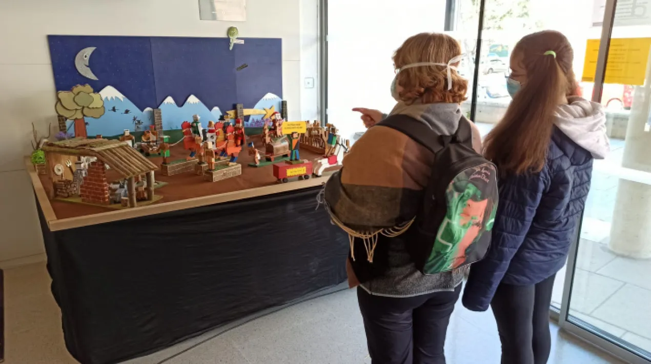 Fa sis&nbsp;anys que l&rsquo;artes&agrave; pratenc Josep Peraire dissenya, construeix i exposa al Centre C&iacute;vic aquesta recreaci&oacute; nadalenca.&nbsp; Aquest pessebre tan especial afegeix un nou personatge o element cada any, enguany vol rendir homenatge al personal sanitari i la&nbsp;tasca feta durant aquesta pand&egrave;mia. A partir del 15 de desembre el podreu visitar al vest&iacute;bul del Centre C&iacute;vic Sant Jordi-Ribera Baixa, on podreu veure aquesta pe&ccedil;a i descobrir-ne d'altres de noves!Veure m&eacute;s