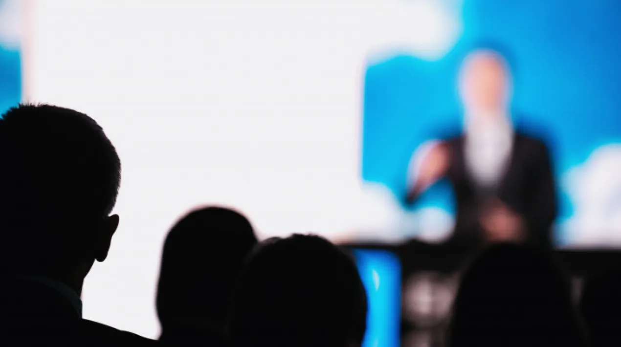 Xerrada i col·loqui a càrrec de Rotary Club del Prat al voltant del teixit empresarial de la ciutat del Prat Es parlarà concretament dels beneficis de treballar els empresaris junts, de les interaccions amb els diferents entitats locals, el valor de l’ocupació de proximitat. com adaptar-se als nous temps i necessitats, la importància de la formació professional dels joves per a les empreses, com s’han afrontat els darrers anys de pandèmia i quin futur ens imaginem per la industria local. Ponents: Jordi Morera – Jordi Goni de “El Prat Empresarial” Coordinadors: J.David Muñoz “El Prat Empresarial” i Pere Azuara “Rotary d’El Prat