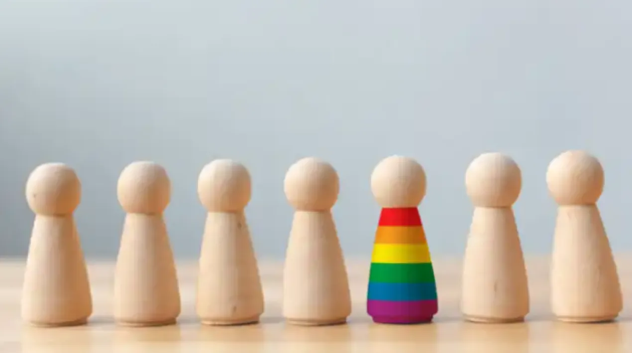 L'Associació Orgull Pota Blava us convida a un taller de creació de Peg Dolls. A través de pintar una fusta recta en forma de 